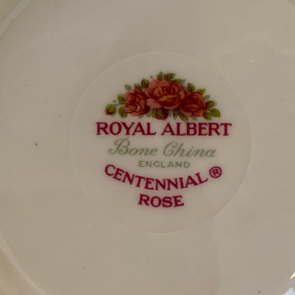 EUC VTG ROYAL ALBERT CENTENNIAL ROSE SAUCER - Picture 6 of 6